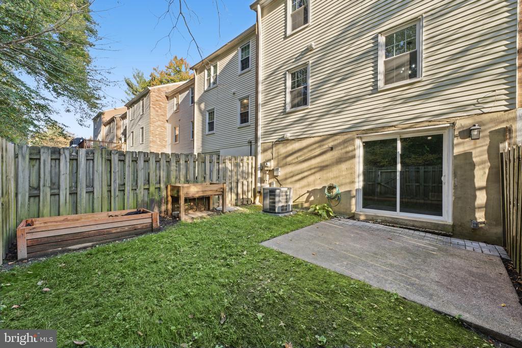 5517 HESTON COURT