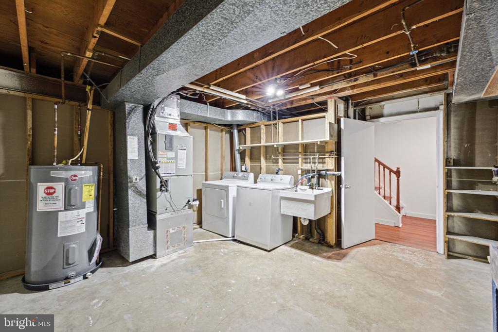 5517 HESTON COURT