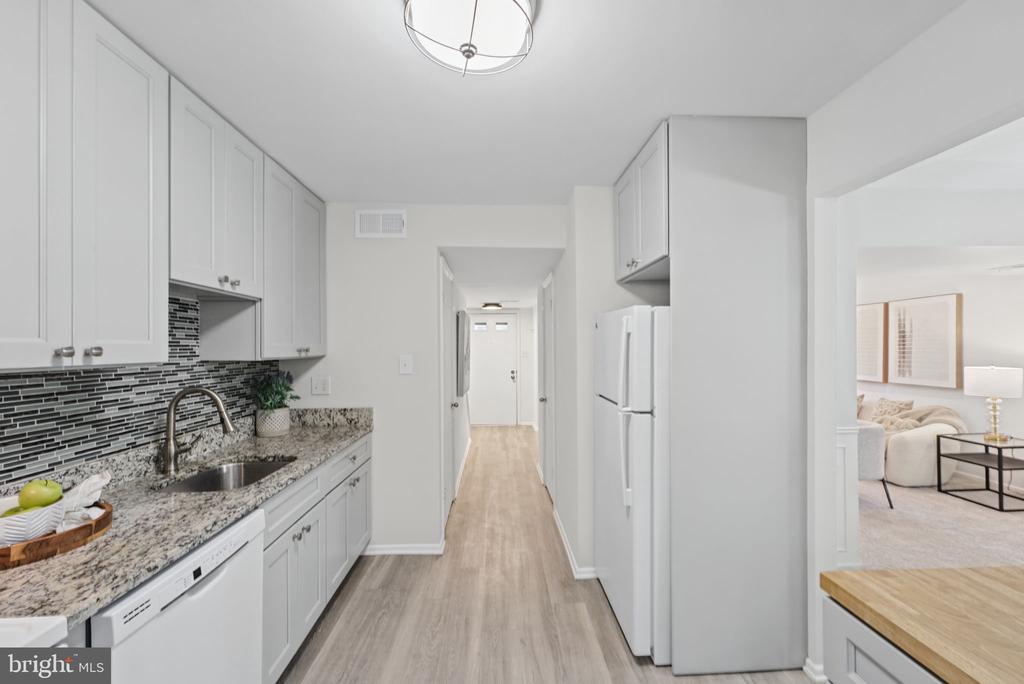5517 HESTON COURT