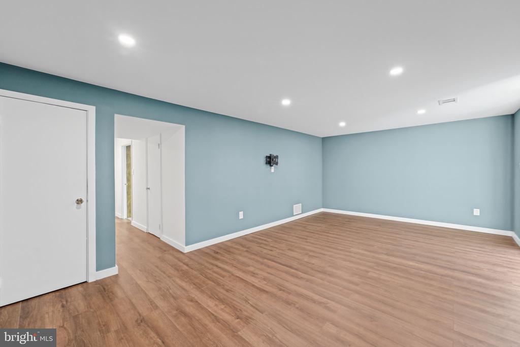 5517 HESTON COURT