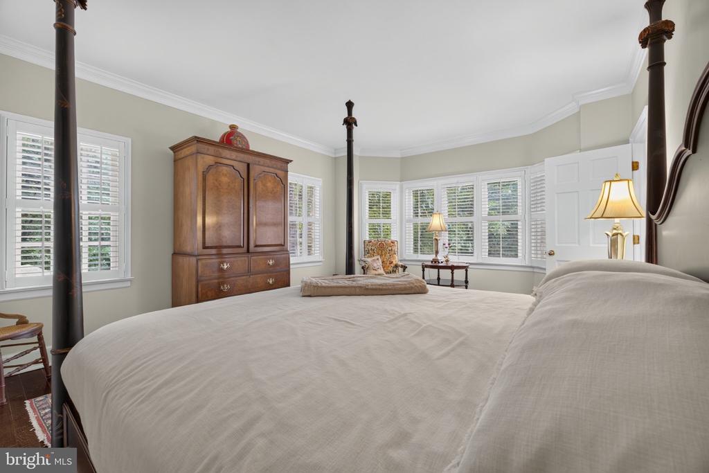 1108 SHALLOW ROAD