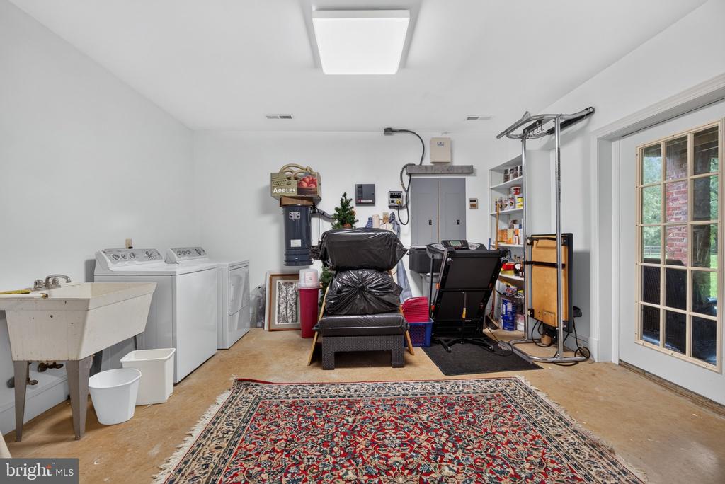 1108 SHALLOW ROAD