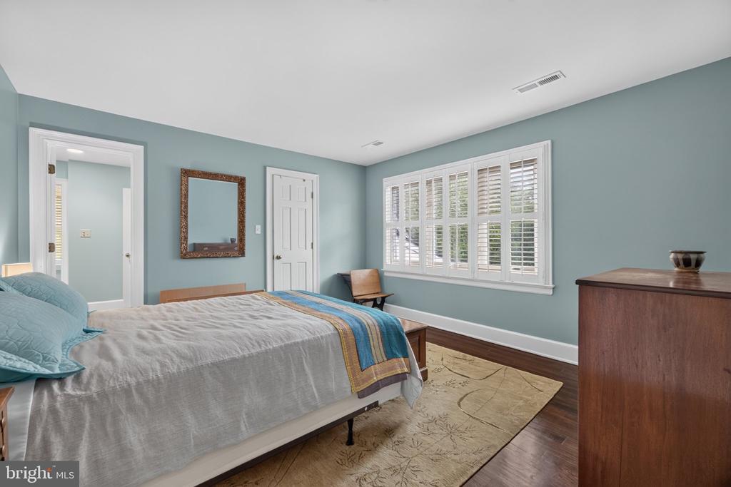 1108 SHALLOW ROAD
