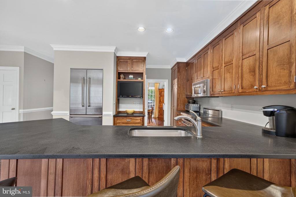 1108 SHALLOW ROAD