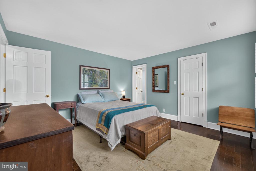 1108 SHALLOW ROAD