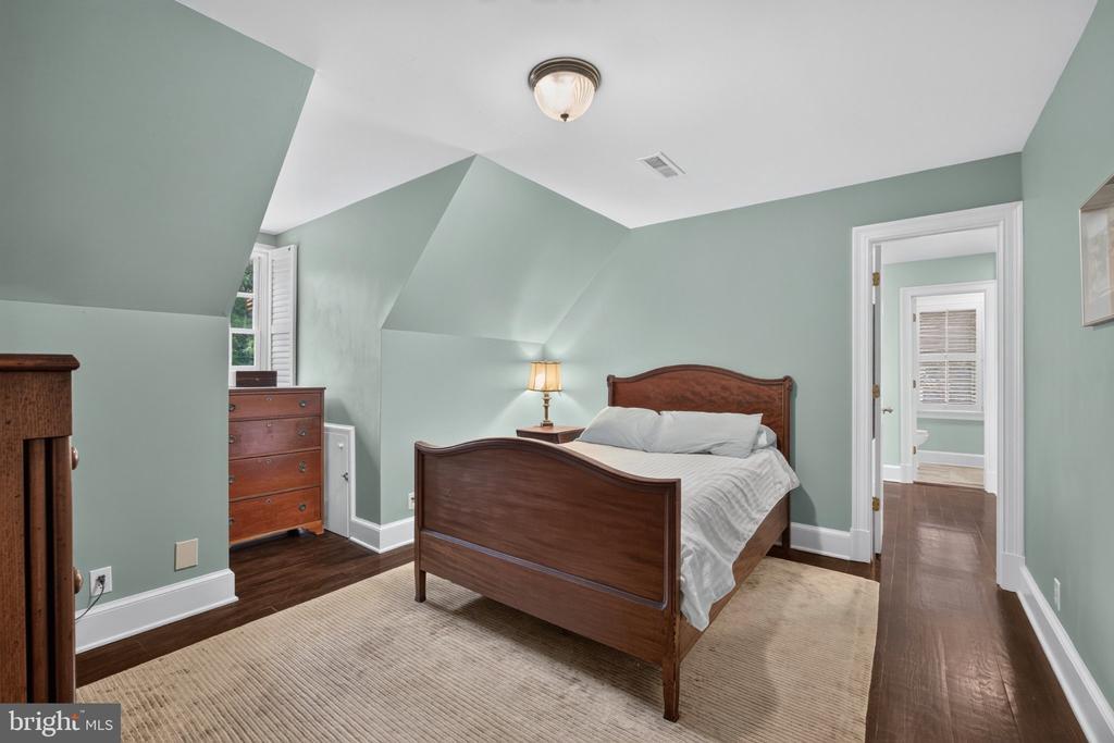1108 SHALLOW ROAD