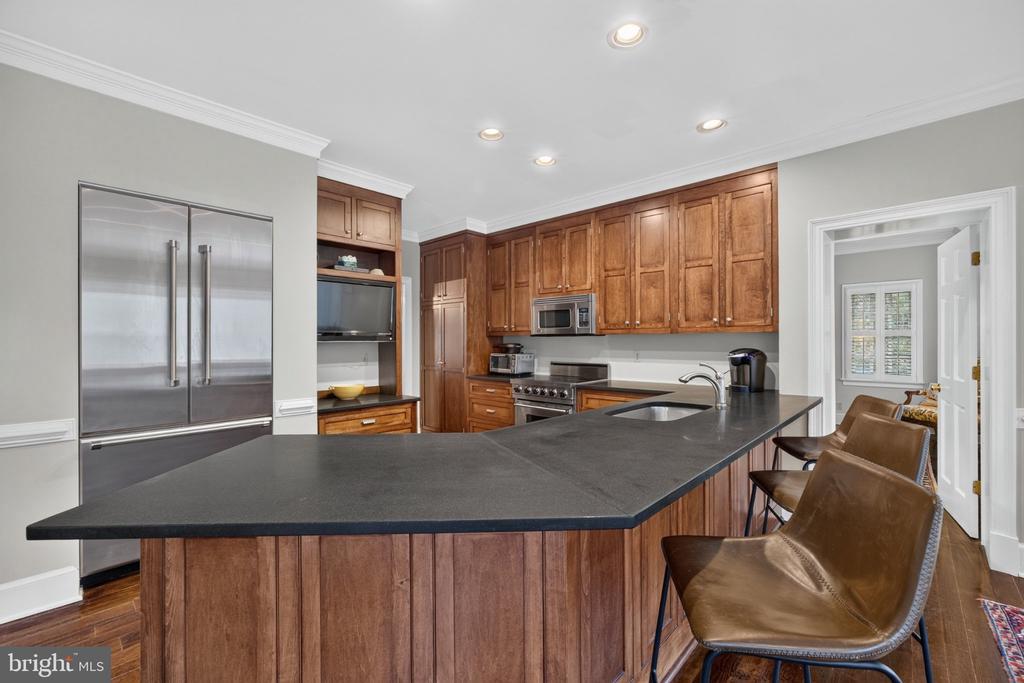 1108 SHALLOW ROAD