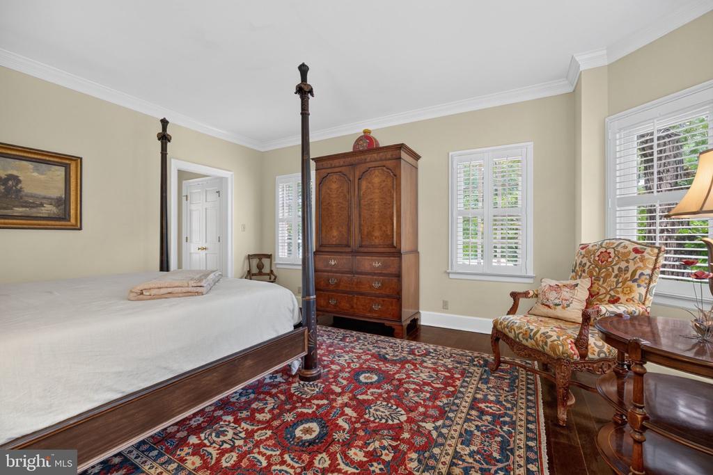 1108 SHALLOW ROAD