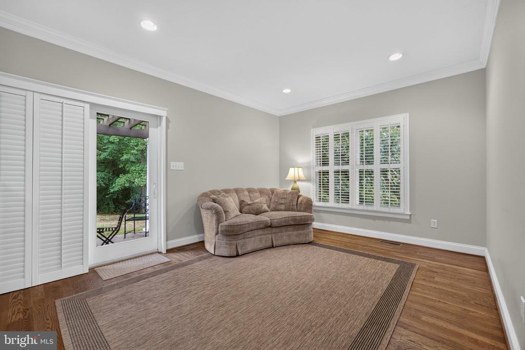 1108 SHALLOW ROAD