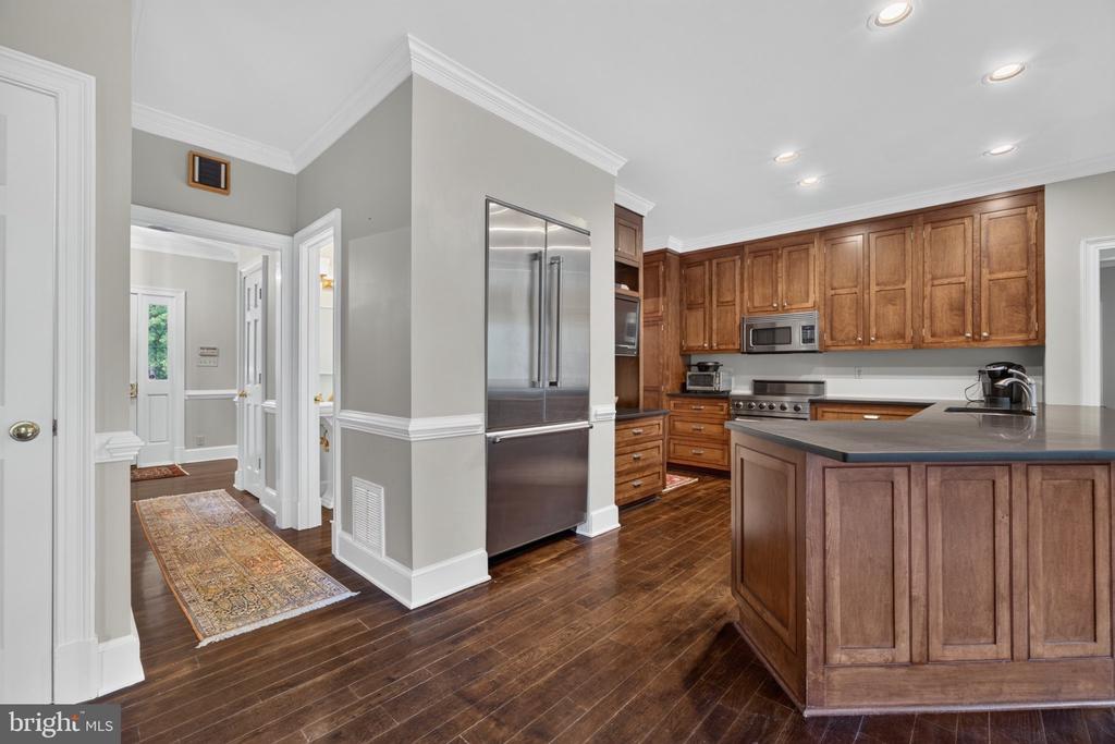 1108 SHALLOW ROAD