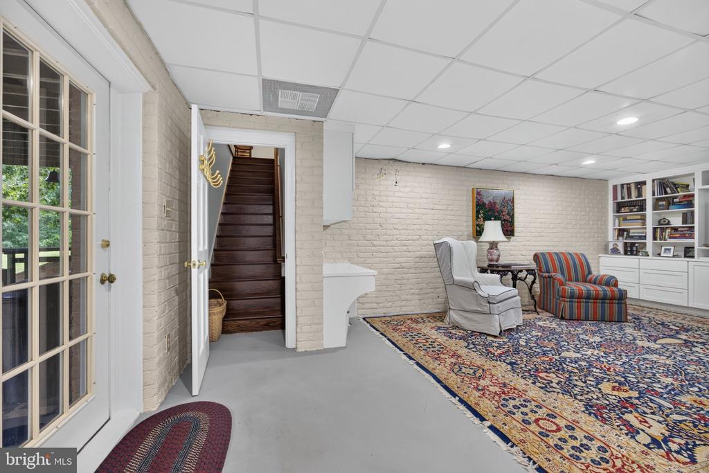 1108 SHALLOW ROAD