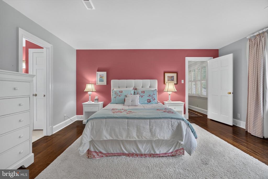 1108 SHALLOW ROAD