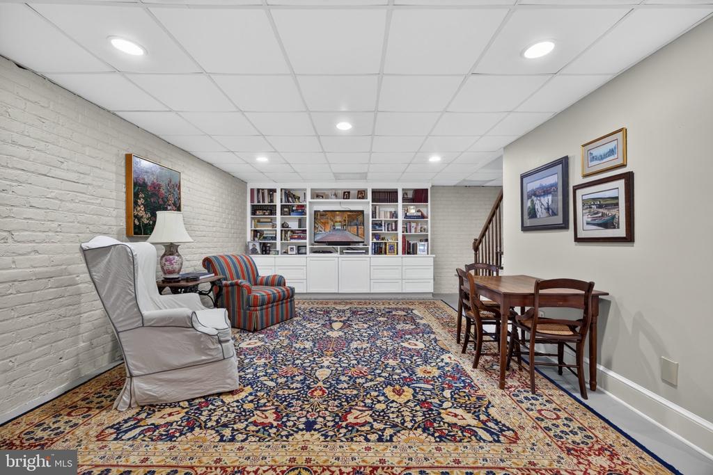 1108 SHALLOW ROAD
