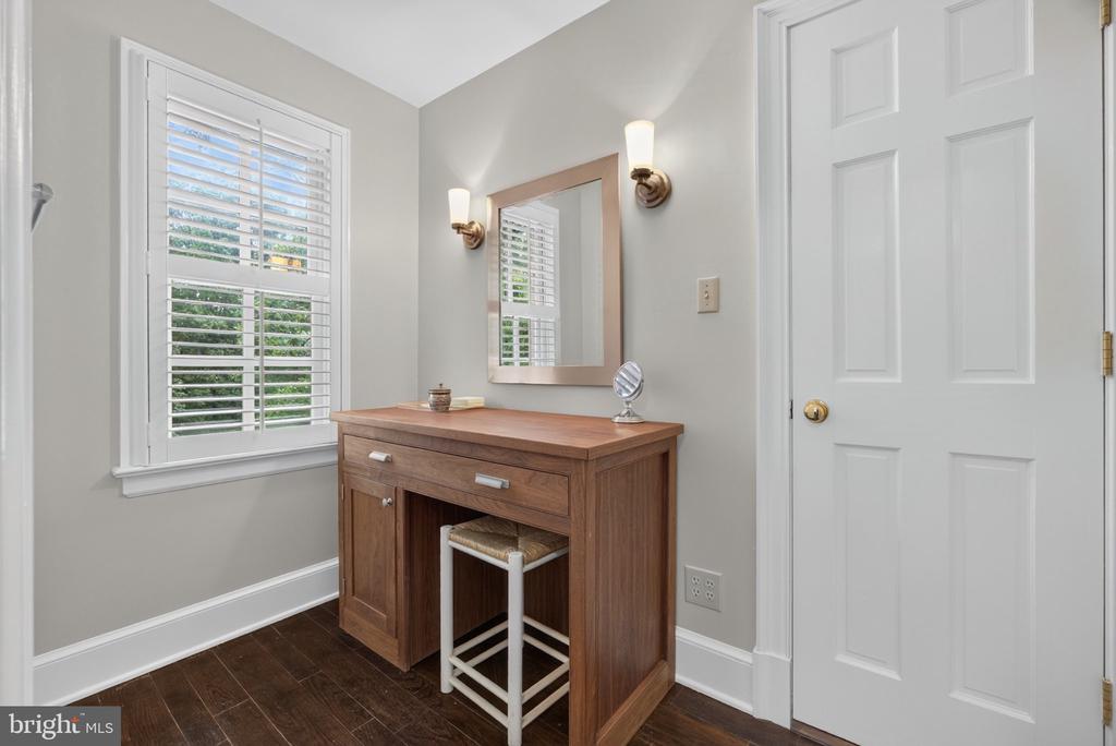 1108 SHALLOW ROAD