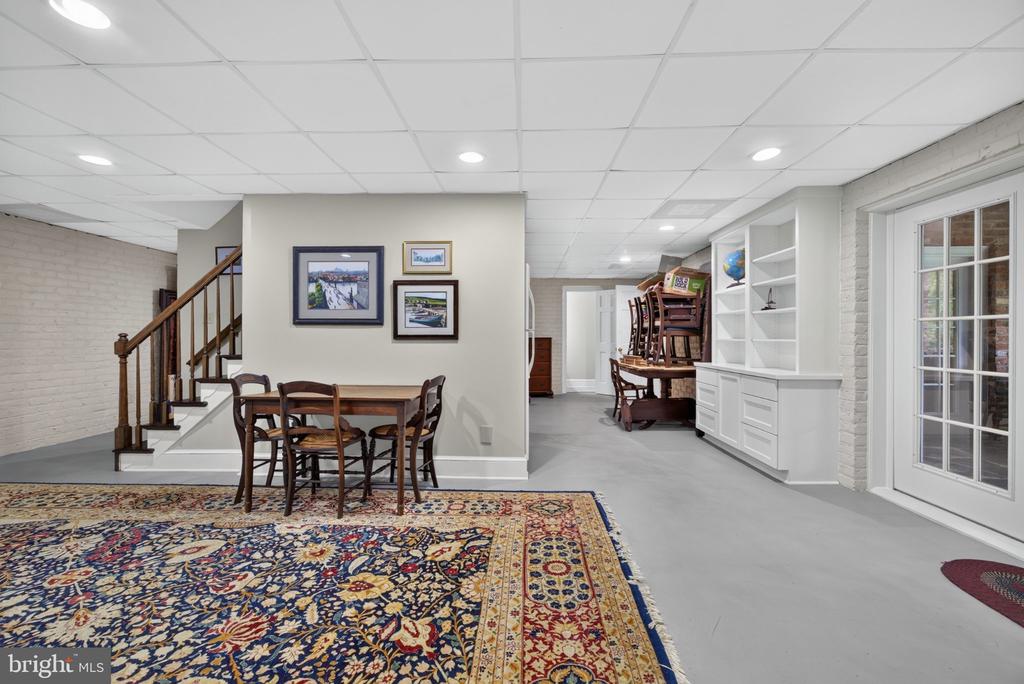 1108 SHALLOW ROAD
