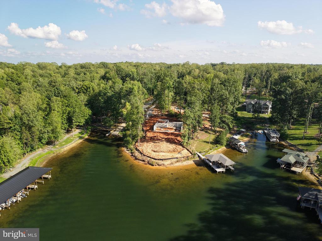 38 LIGHTHOUSE DR