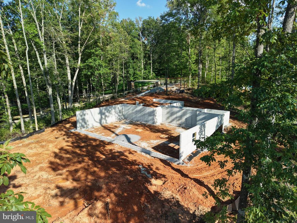 38 LIGHTHOUSE DR