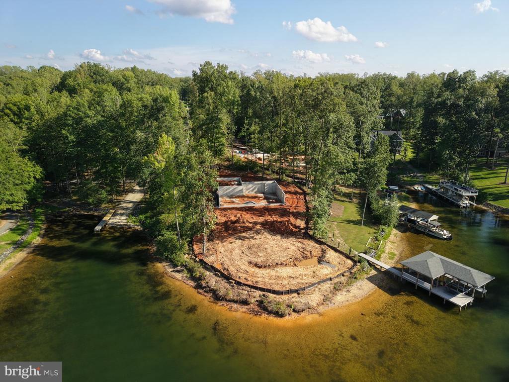 38 LIGHTHOUSE DR