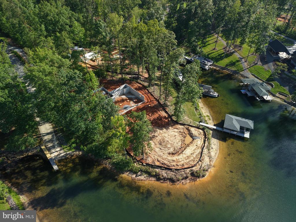 38 LIGHTHOUSE DR