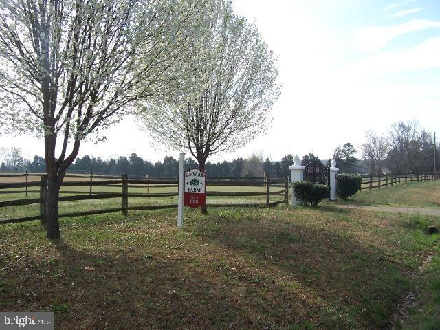 562 NEWCOMB BRIDGE RD