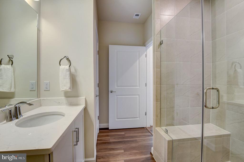 21914 HAWKSBILL HIGH CIRCLE 30403