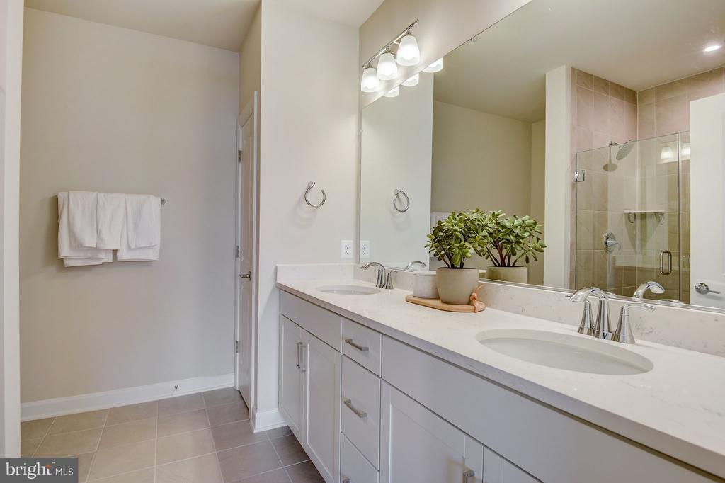 21914 HAWKSBILL HIGH CIRCLE 30403