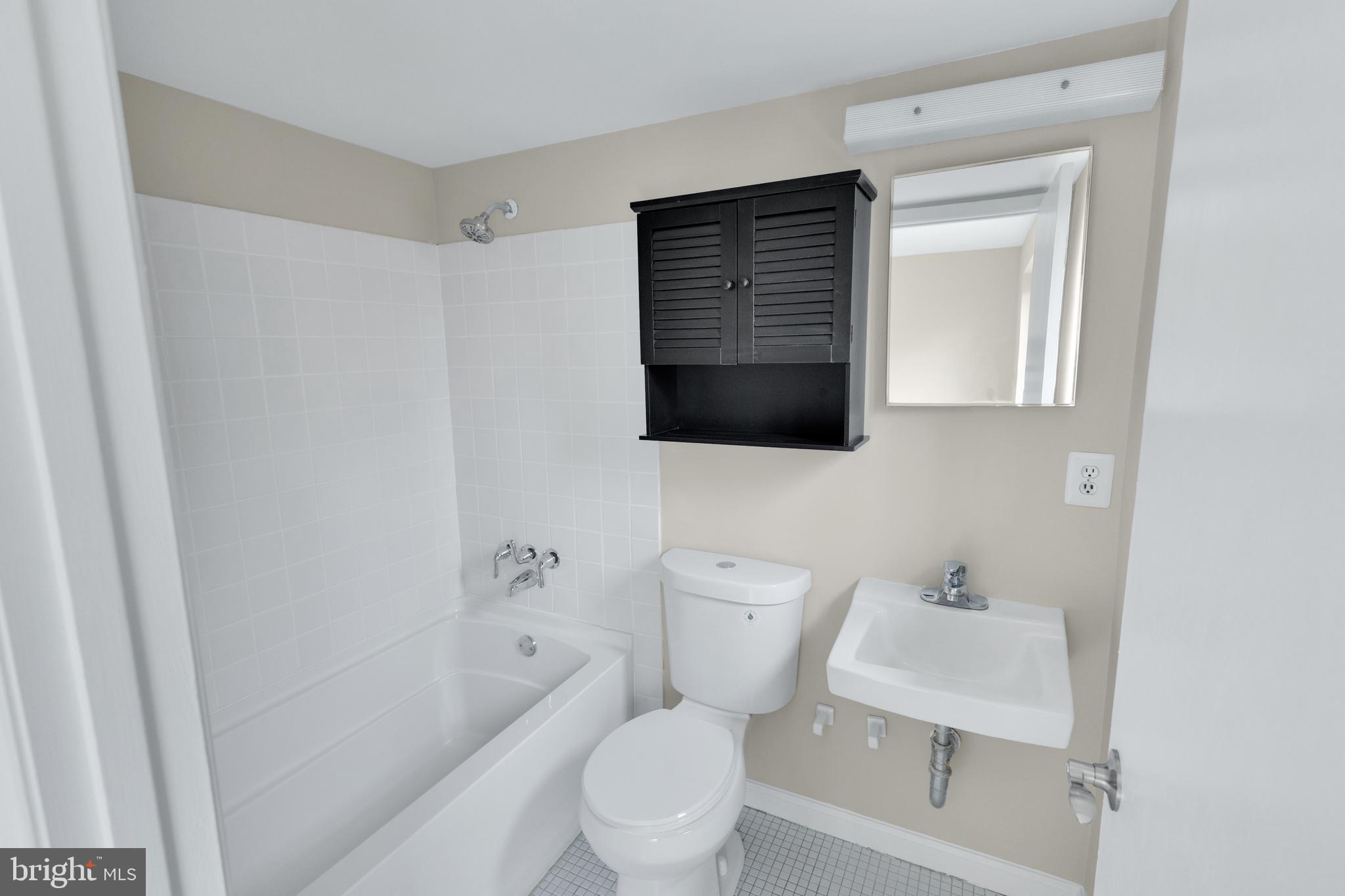 125 CLUBHOUSE DRIVE T SW 10