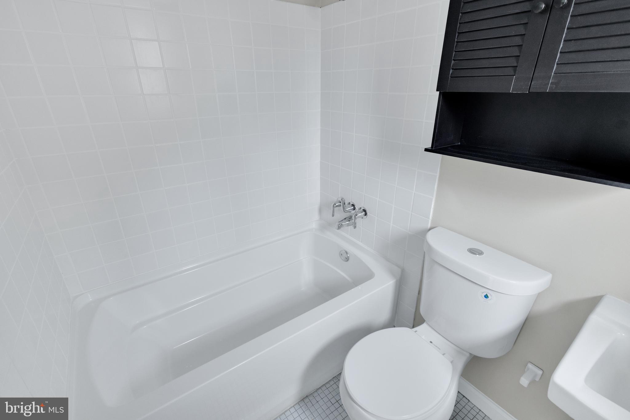 125 CLUBHOUSE DRIVE T SW 10