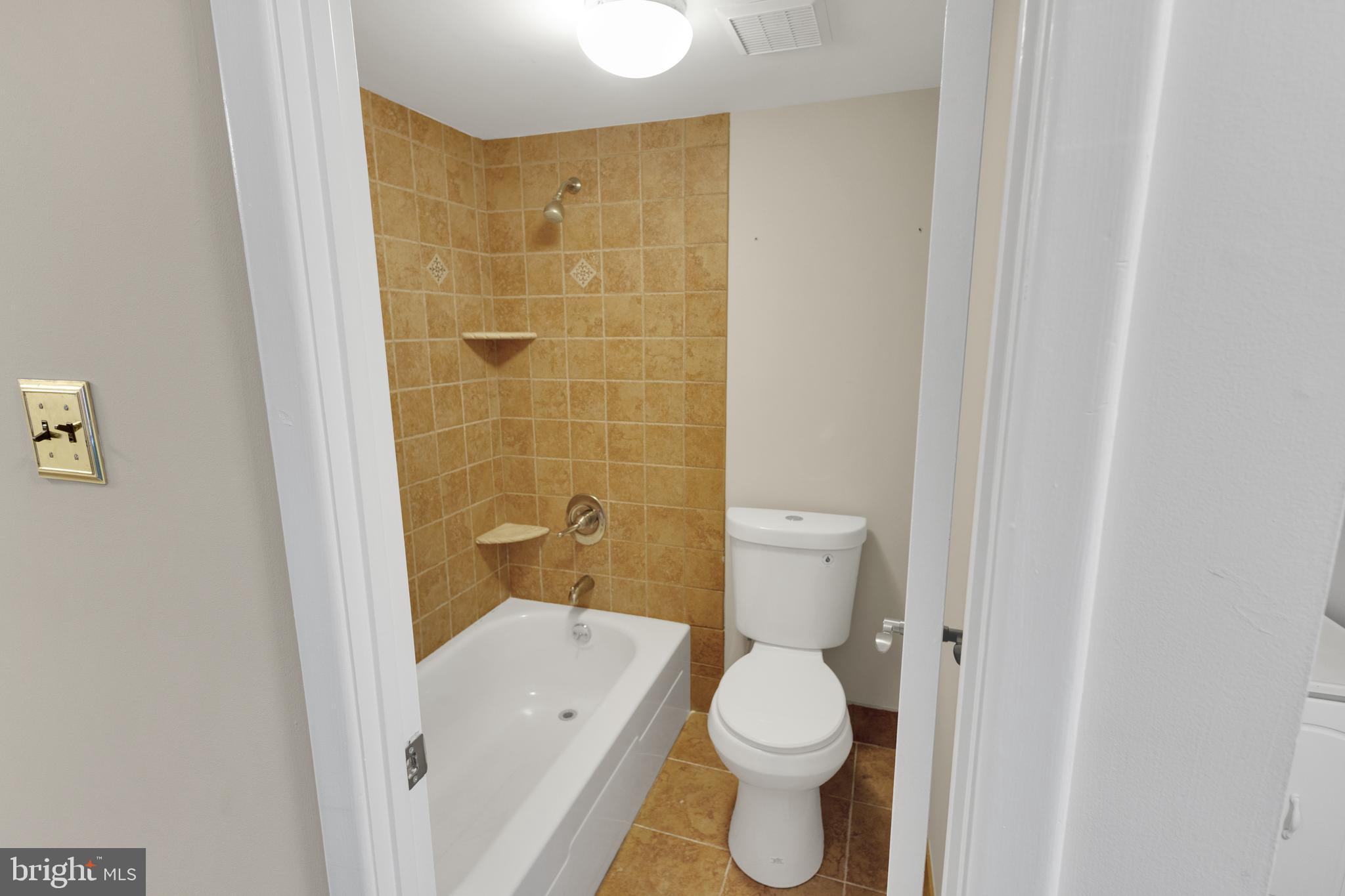 125 CLUBHOUSE DRIVE T SW 10