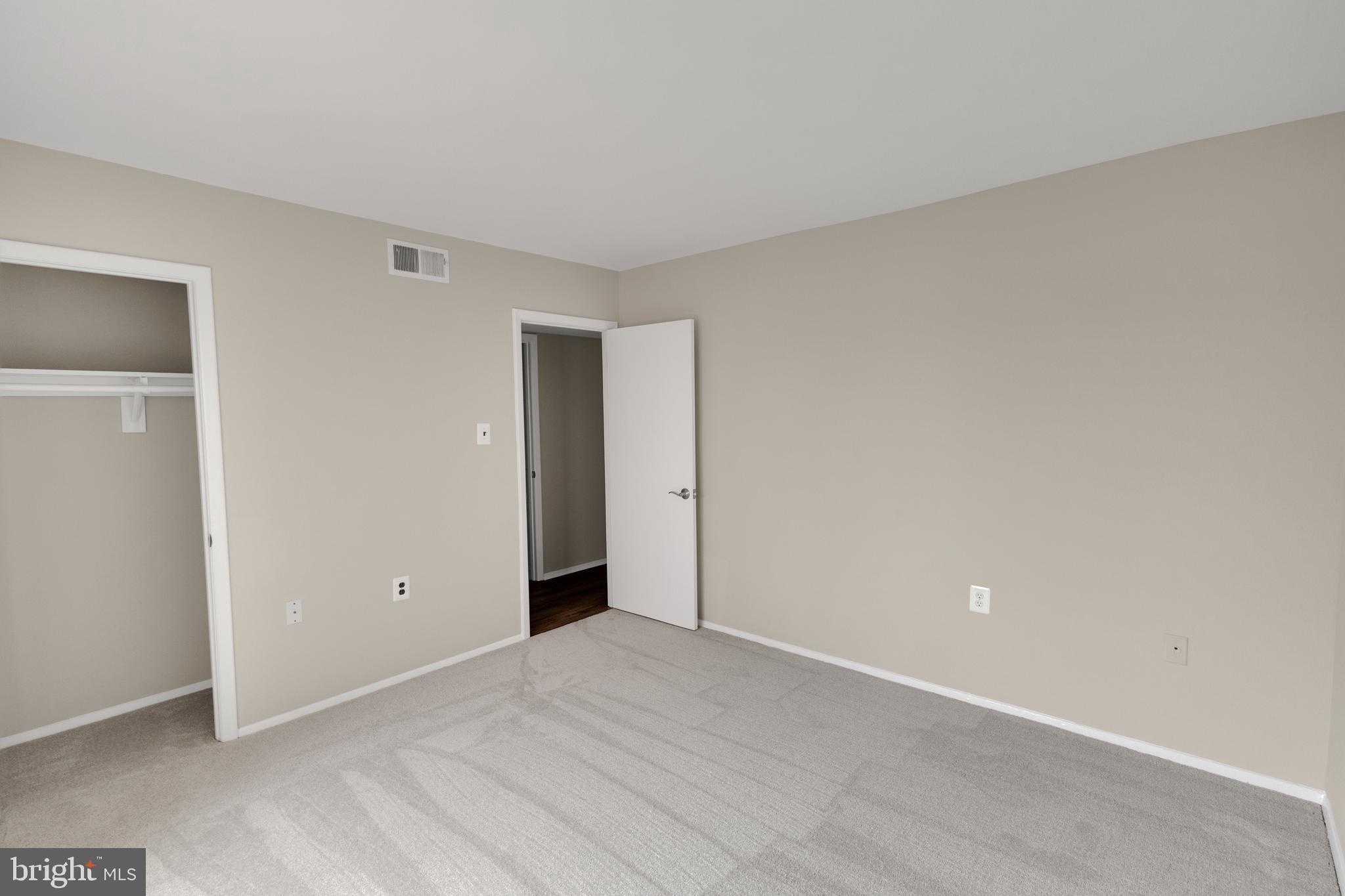 125 CLUBHOUSE DRIVE T SW 10