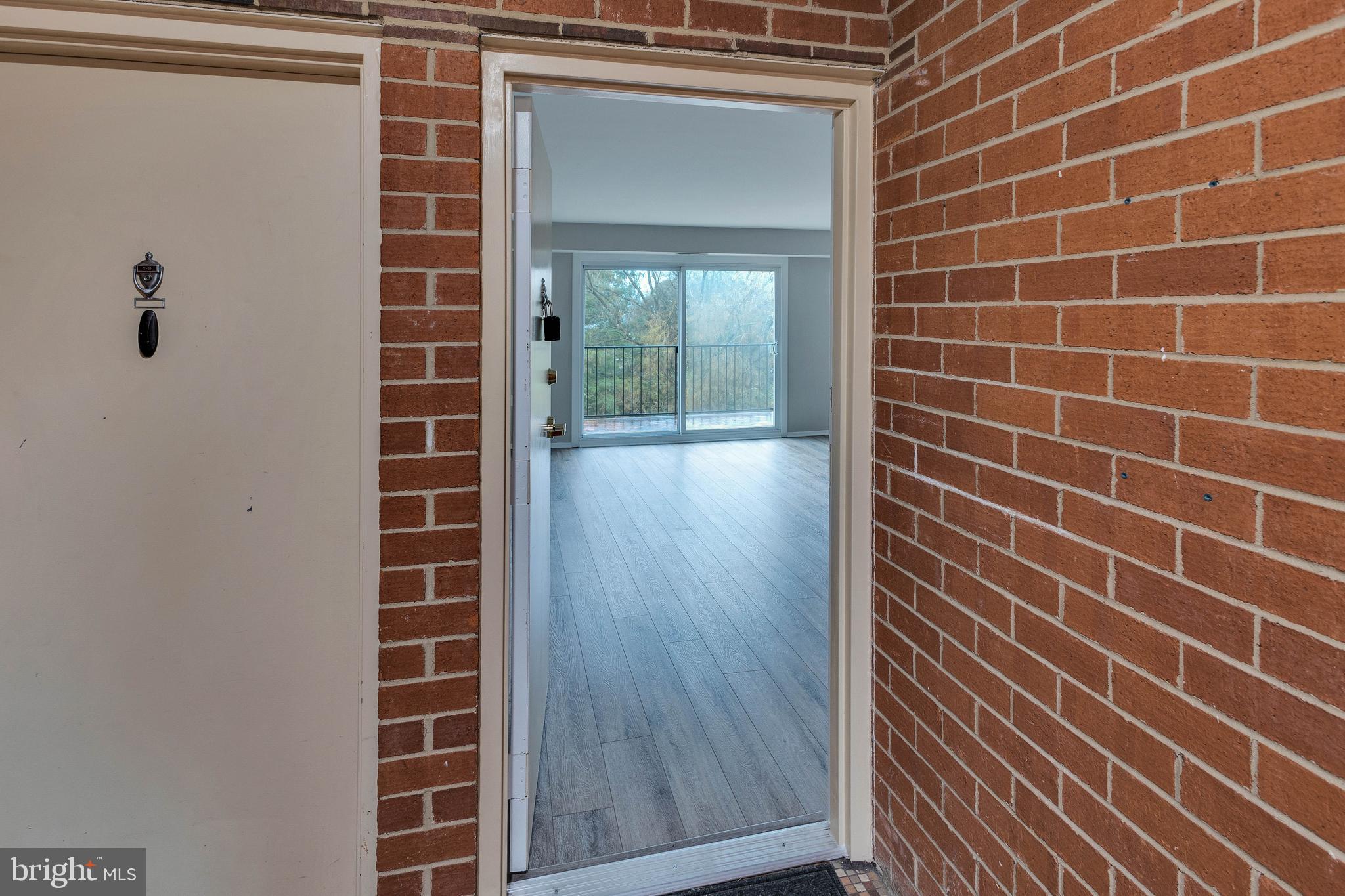 125 CLUBHOUSE DRIVE T SW 10