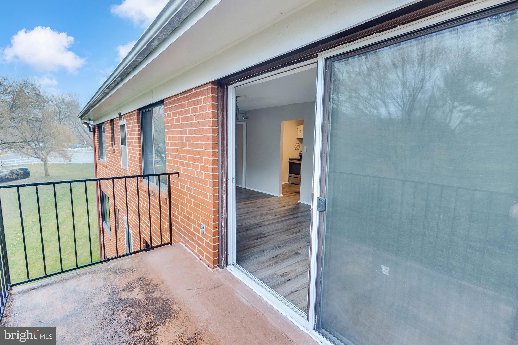 125 CLUBHOUSE DRIVE T SW 10