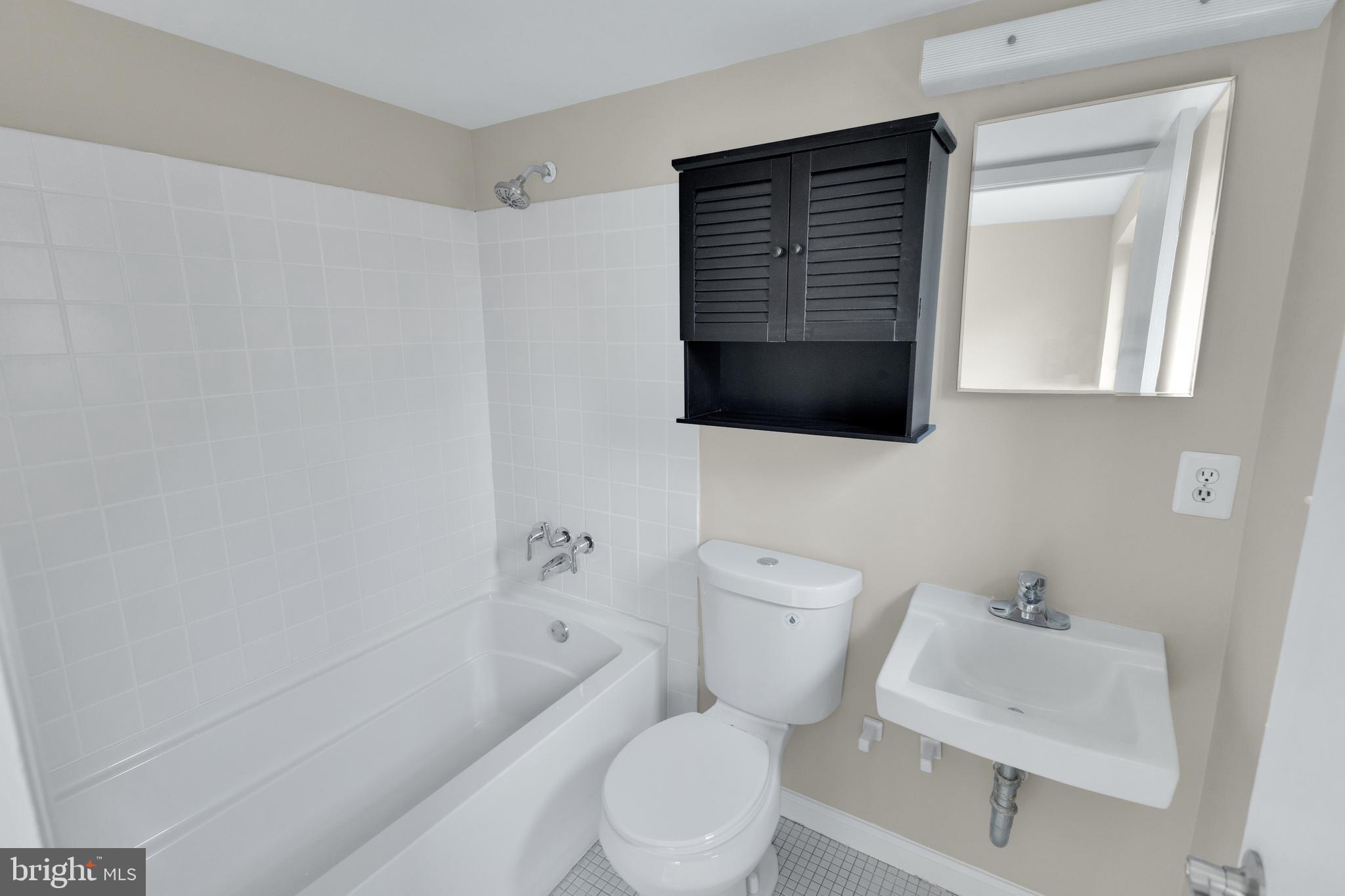 125 CLUBHOUSE DRIVE T SW 10