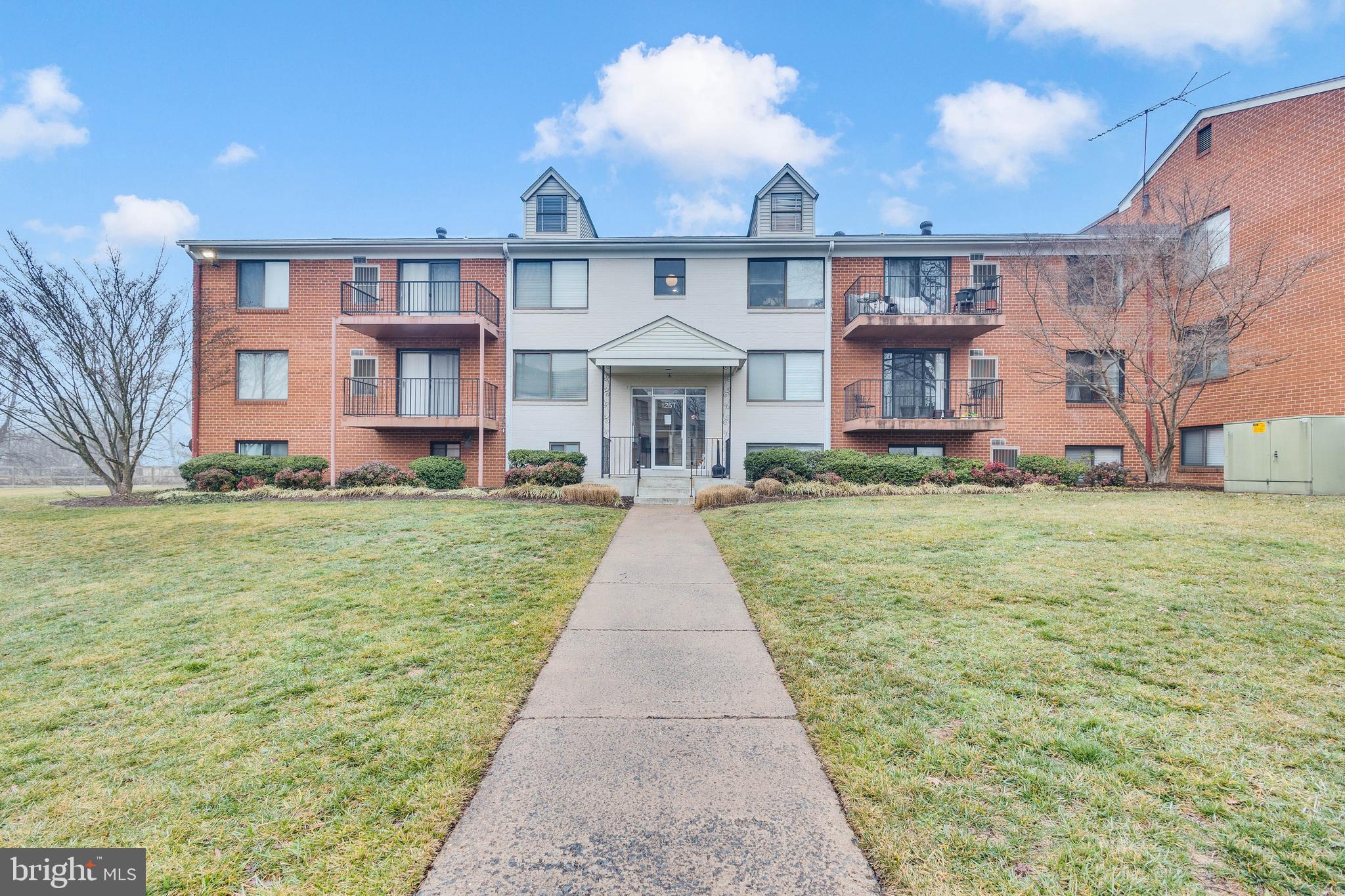 125 CLUBHOUSE DRIVE T SW 10