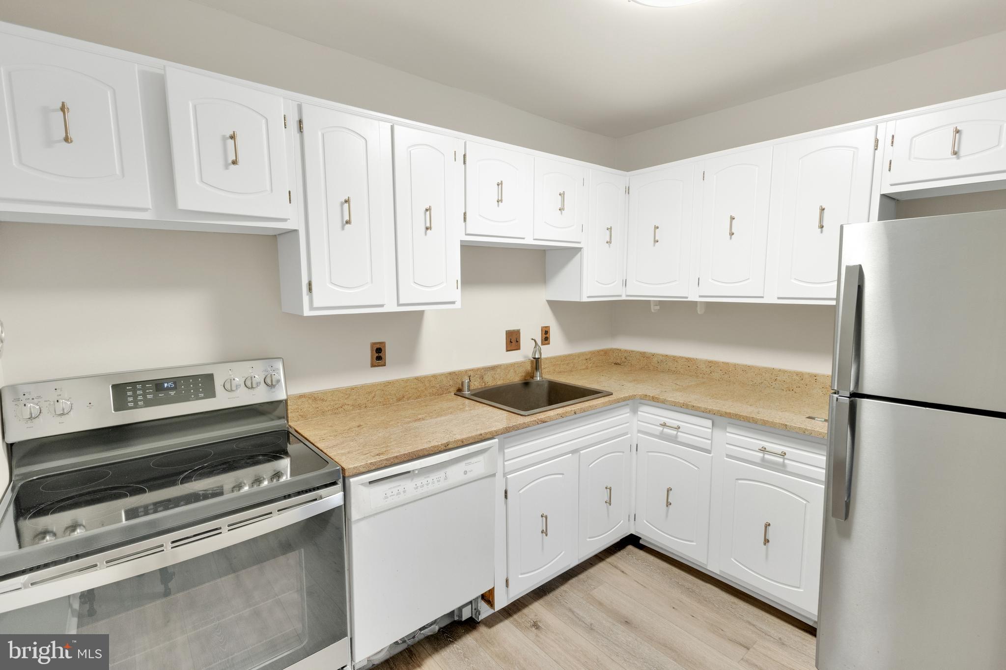 125 CLUBHOUSE DRIVE T SW 10