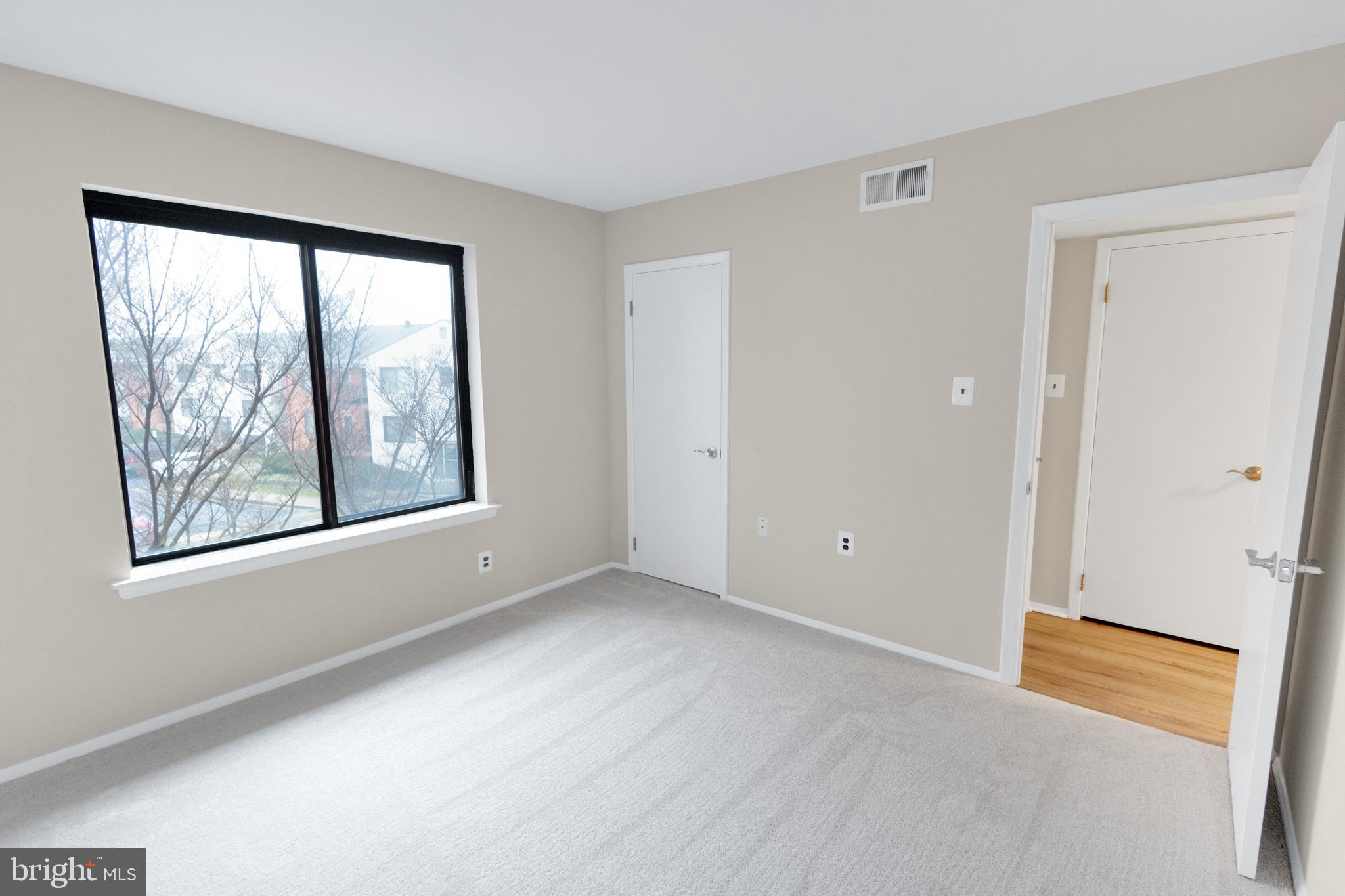125 CLUBHOUSE DRIVE T SW 10