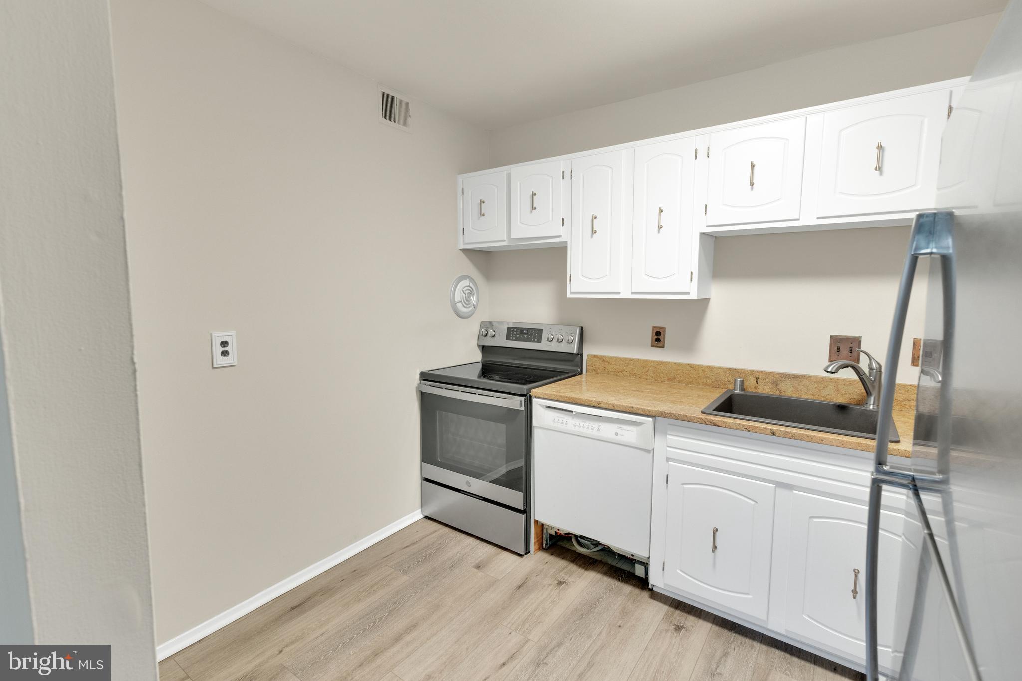 125 CLUBHOUSE DRIVE T SW 10