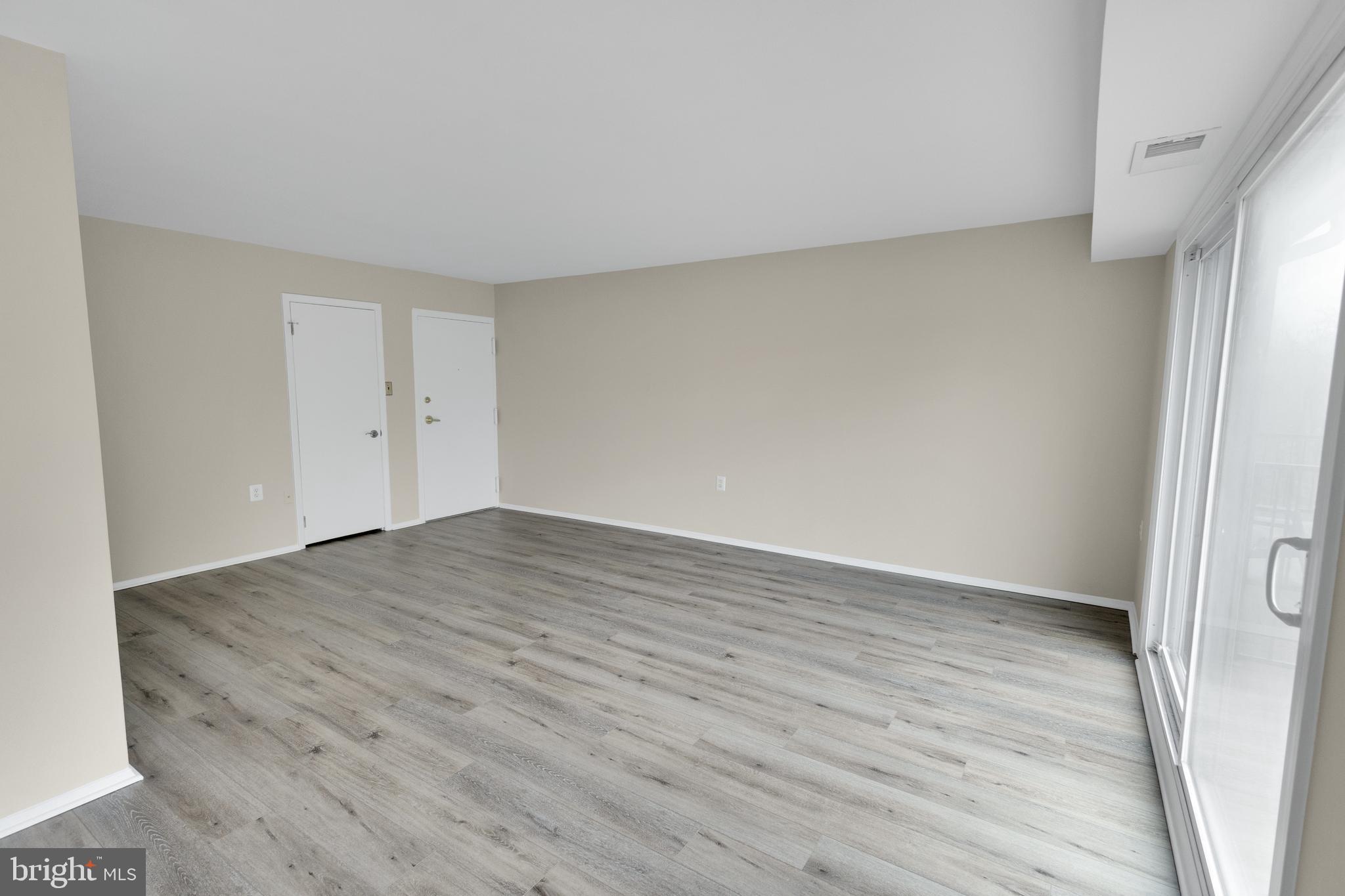 125 CLUBHOUSE DRIVE T SW 10