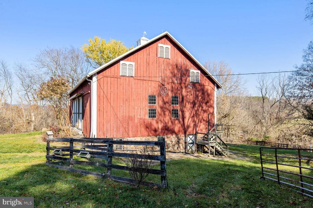 39595 WEATHERLEA FARM LANE