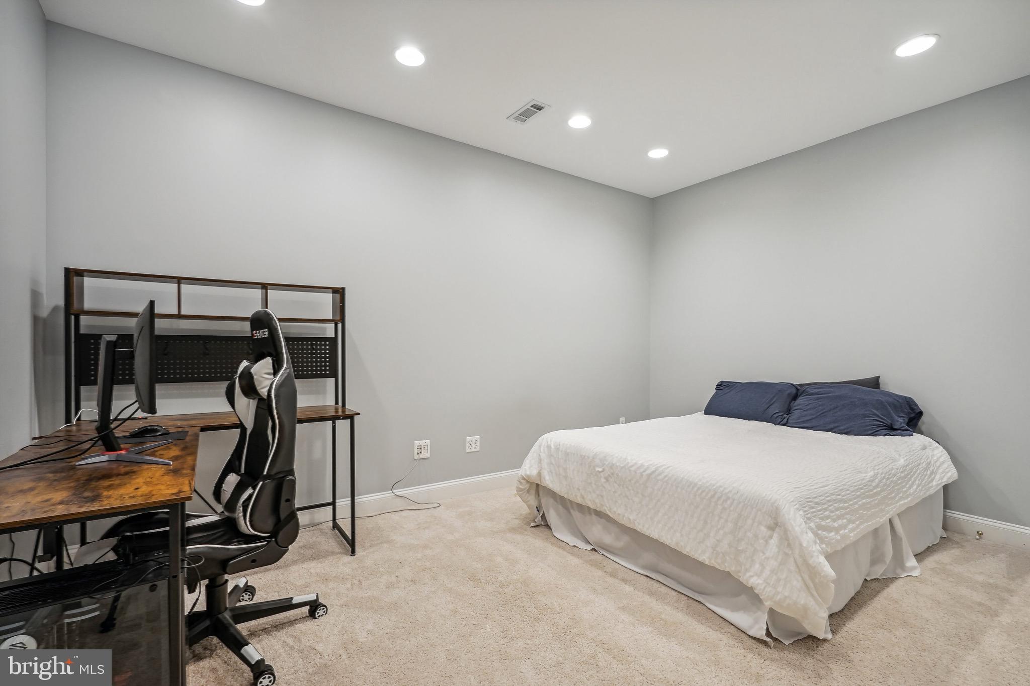 21835 ENGLESIDE PLACE