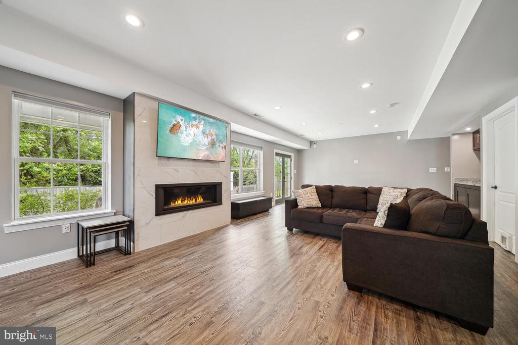 110 ROSEBROOK COURT NW