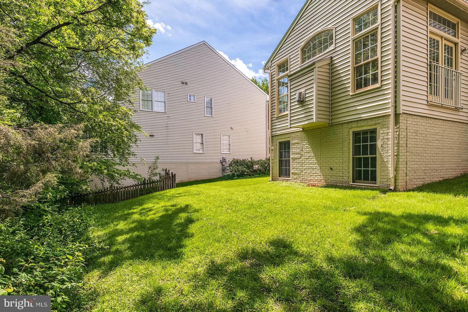 20894 LAUREL LEAF COURT