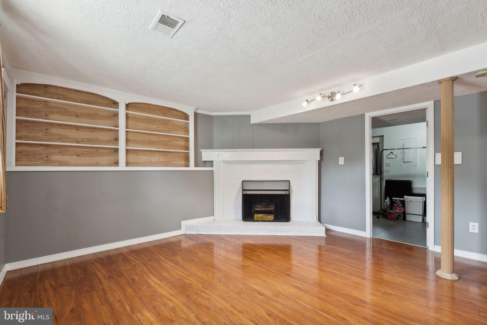 205 CHESTNUT COURT
