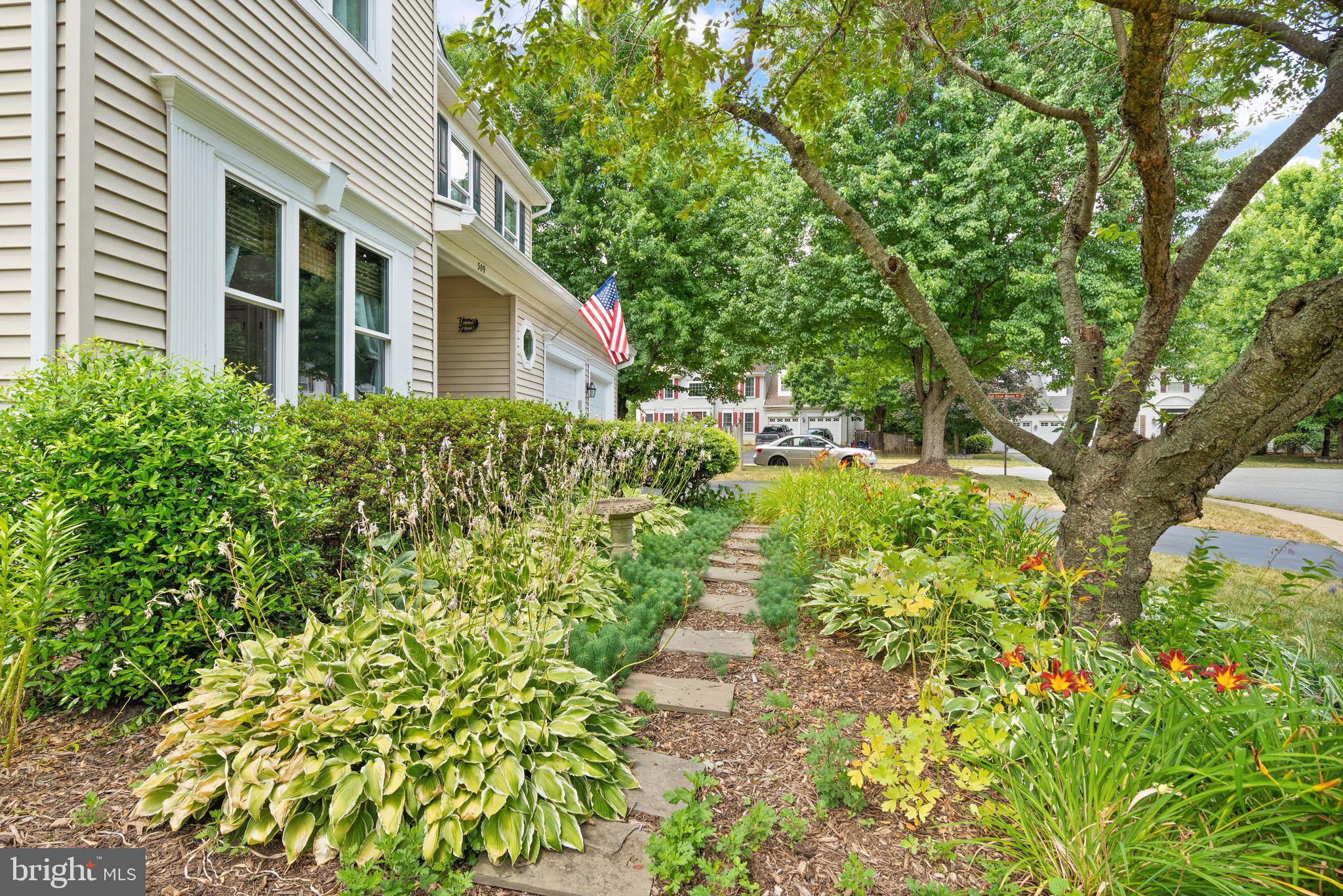 309 ARIEL DRIVE NE