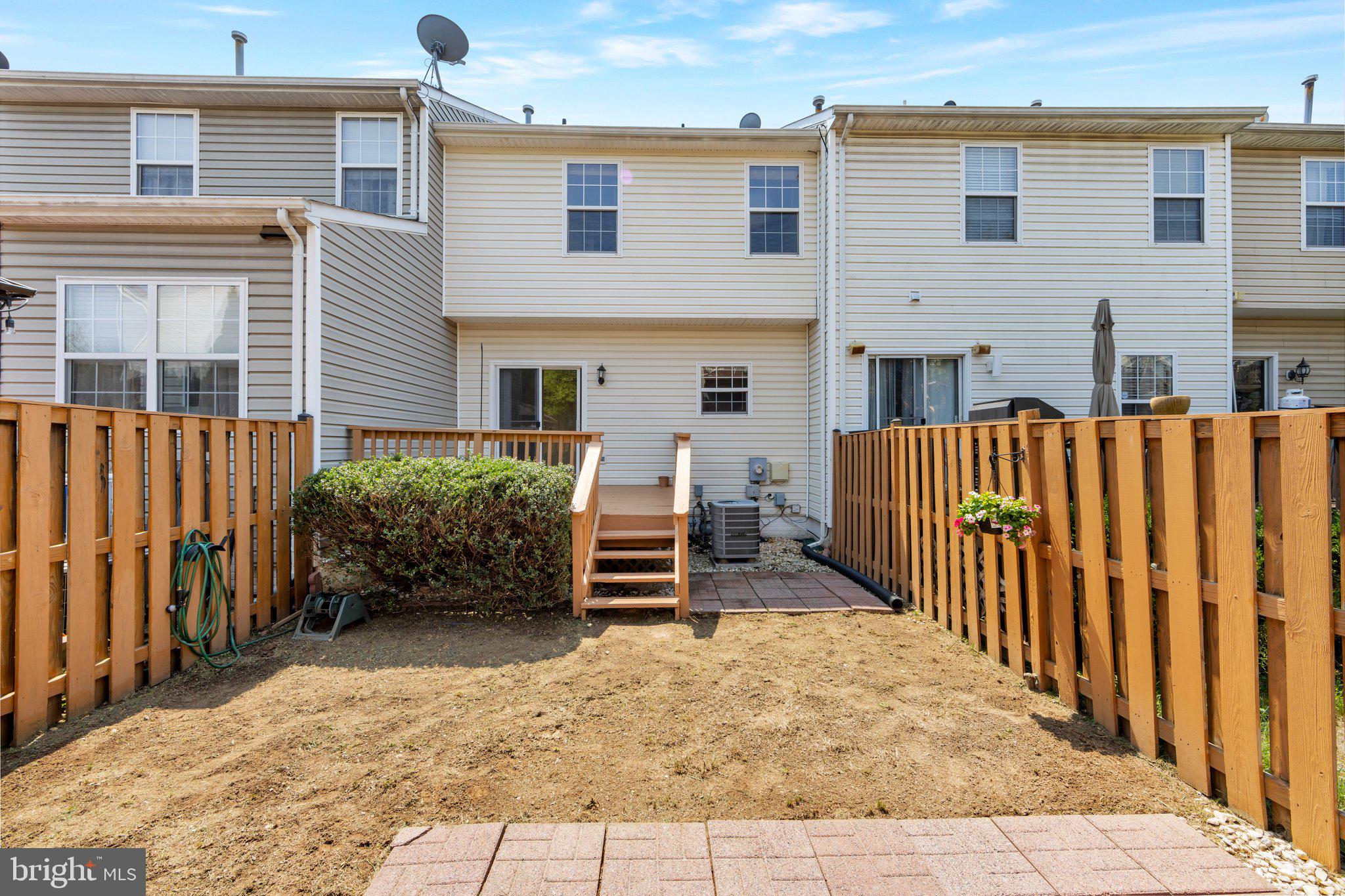560 SPARKLEBERRY TERRACE NE