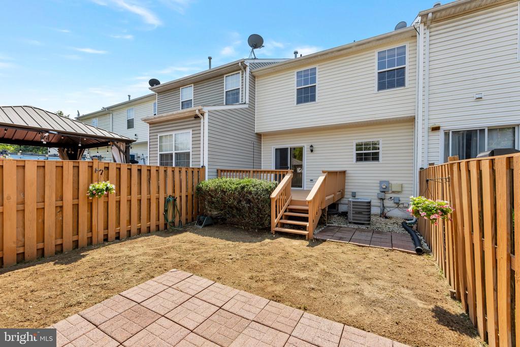 560 SPARKLEBERRY TERRACE NE