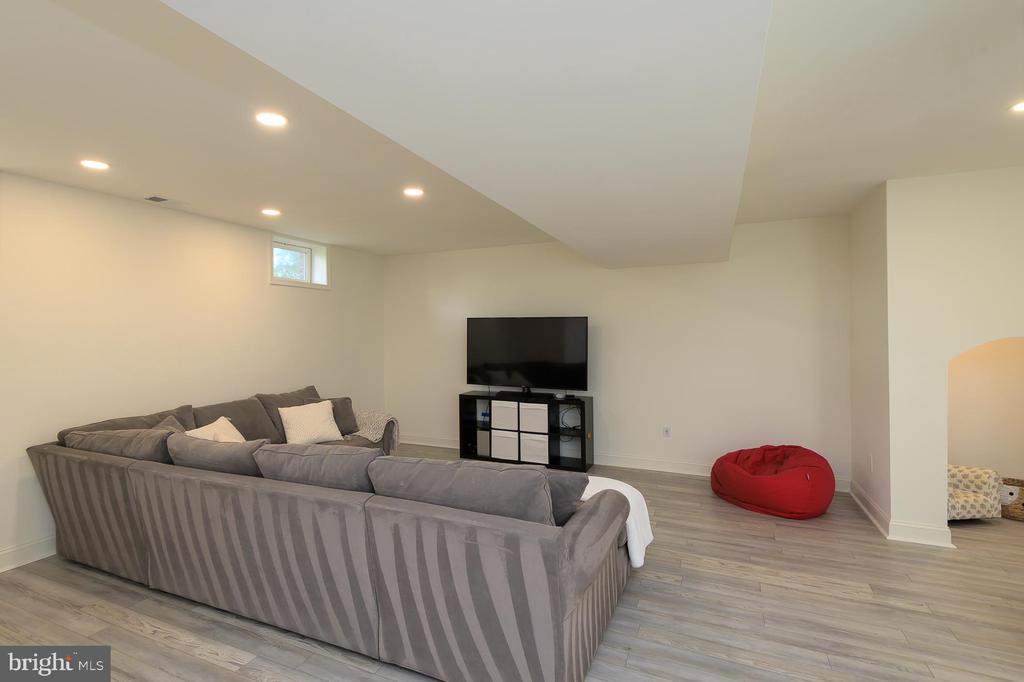 22780 HIGHCREST CIRCLE