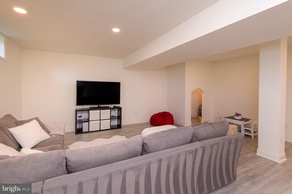 22780 HIGHCREST CIRCLE