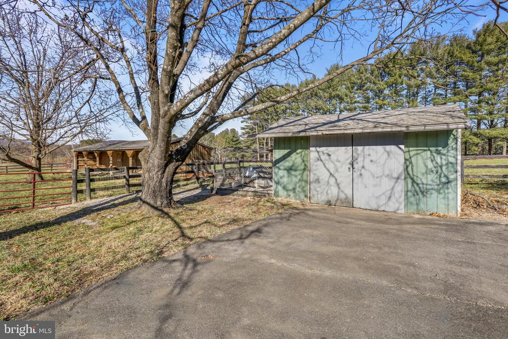18985 AIRMONT ROAD