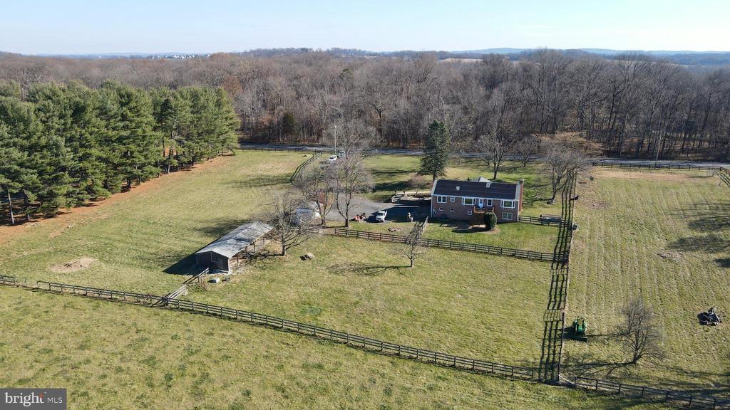 18985 AIRMONT ROAD